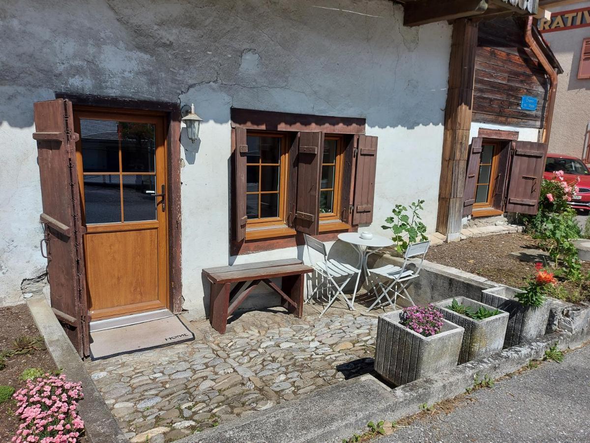 Appartement vouté en Gruyère dans l'Intyamon Enney Esterno foto