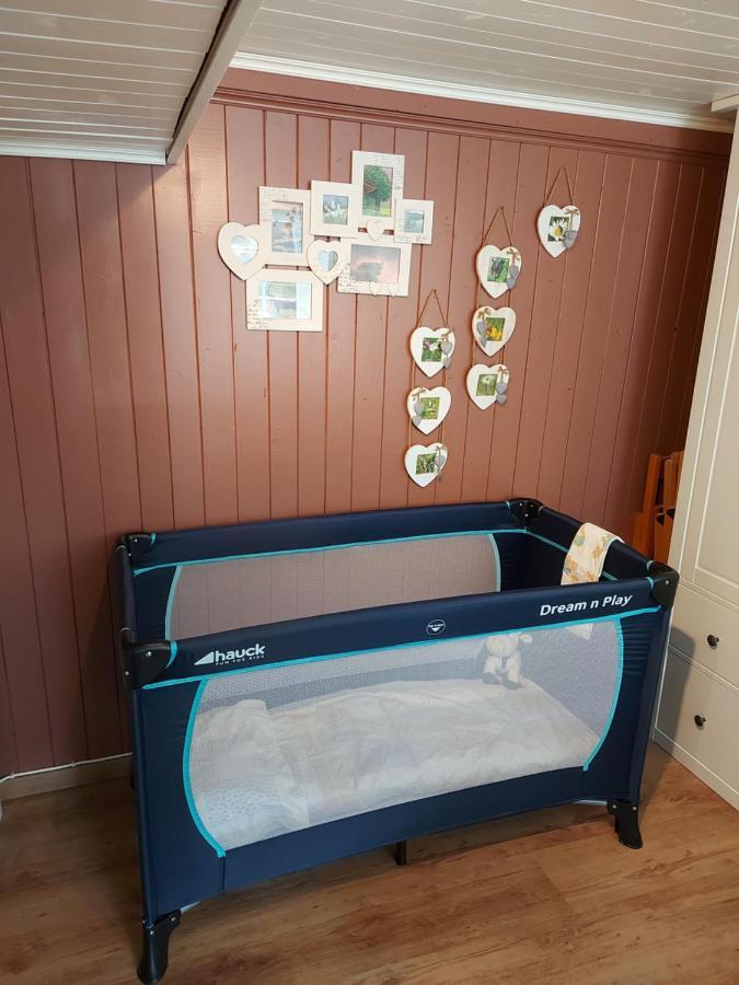 Appartement vouté en Gruyère dans l'Intyamon Enney Esterno foto