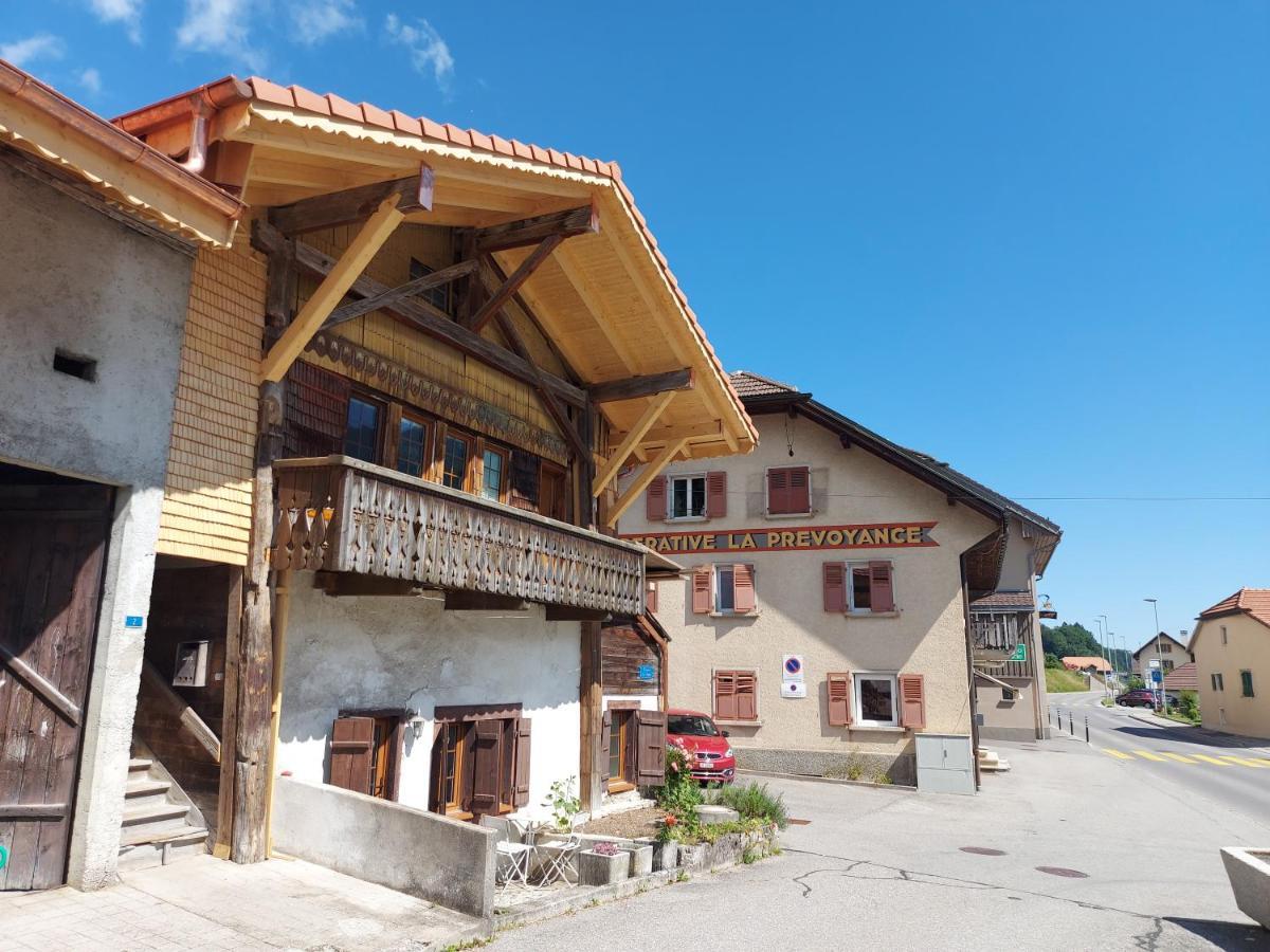 Appartement vouté en Gruyère dans l'Intyamon Enney Esterno foto
