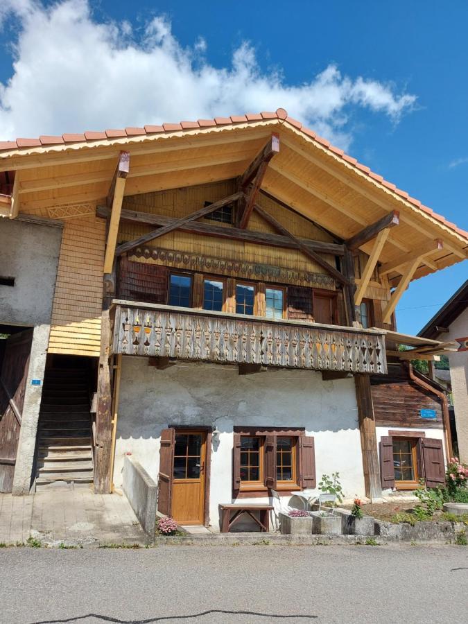 Appartement vouté en Gruyère dans l'Intyamon Enney Esterno foto