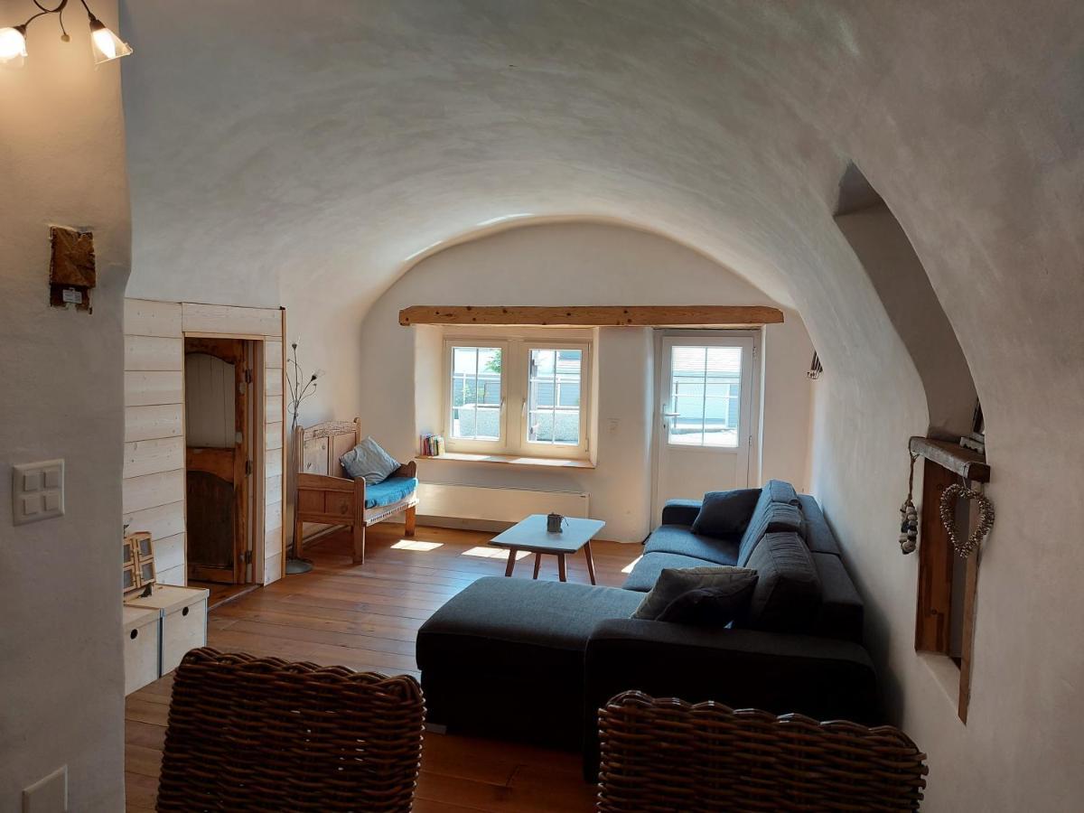 Appartement vouté en Gruyère dans l'Intyamon Enney Esterno foto