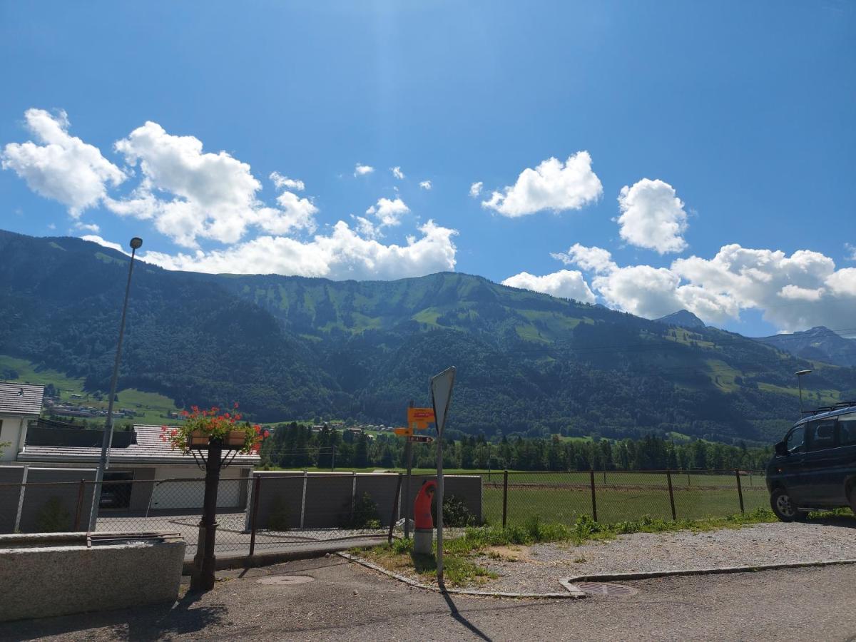 Appartement vouté en Gruyère dans l'Intyamon Enney Esterno foto